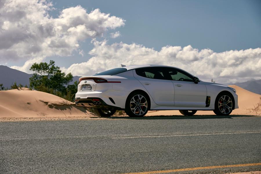  Kia Stinger GT 2018 года  (ZA) (фото 16 из 40)